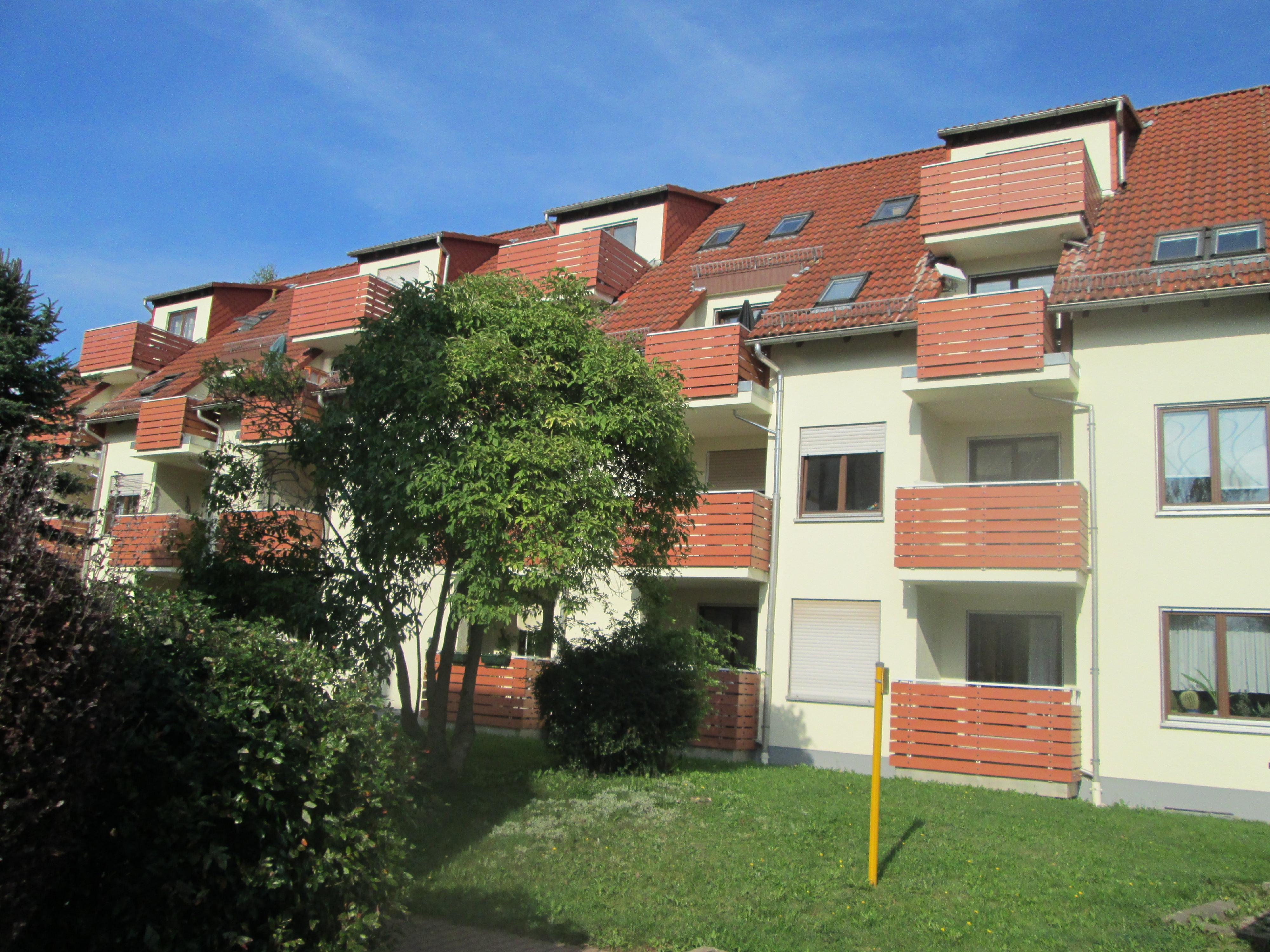 Wohnung zur Miete 320 € 2 Zimmer 55,3 m²<br/>Wohnfläche 01.03.2025<br/>Verfügbarkeit Louis-Lejeuné-Straße 10a Niederlungwitz Glauchau 08371