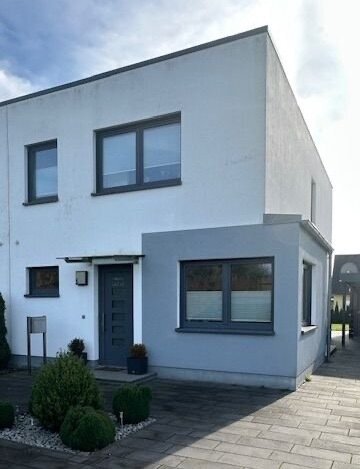 Doppelhaushälfte zur Miete 1.443 € 4 Zimmer 111 m²<br/>Wohnfläche 250 m²<br/>Grundstück ab sofort<br/>Verfügbarkeit Am Wiesengrund 5 Neuenkirchen Neuenkirchen 17498