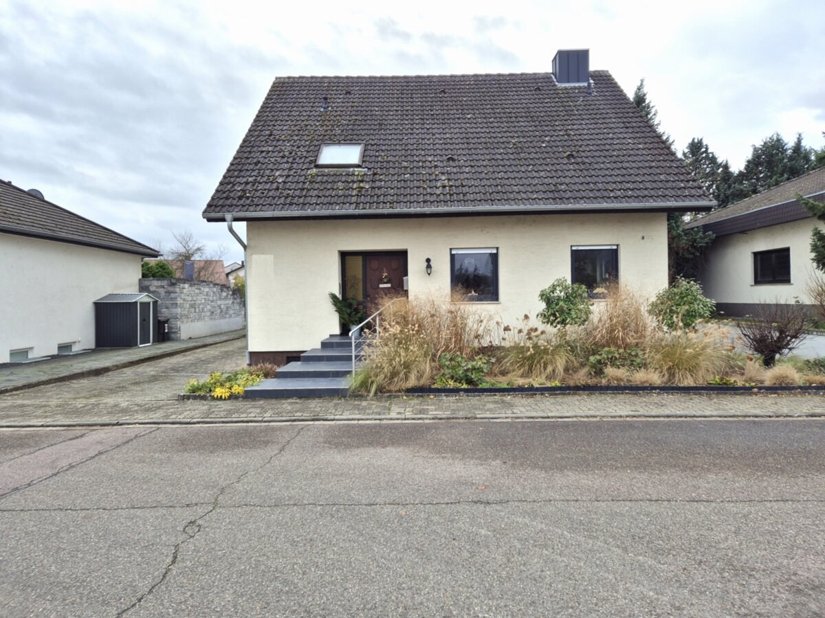 Haus zum Kauf 589.000 € 6 Zimmer 135 m²<br/>Wohnfläche 900 m²<br/>Grundstück Mingolsheim Bad Schönborn / Bad Mingolsheim 76669