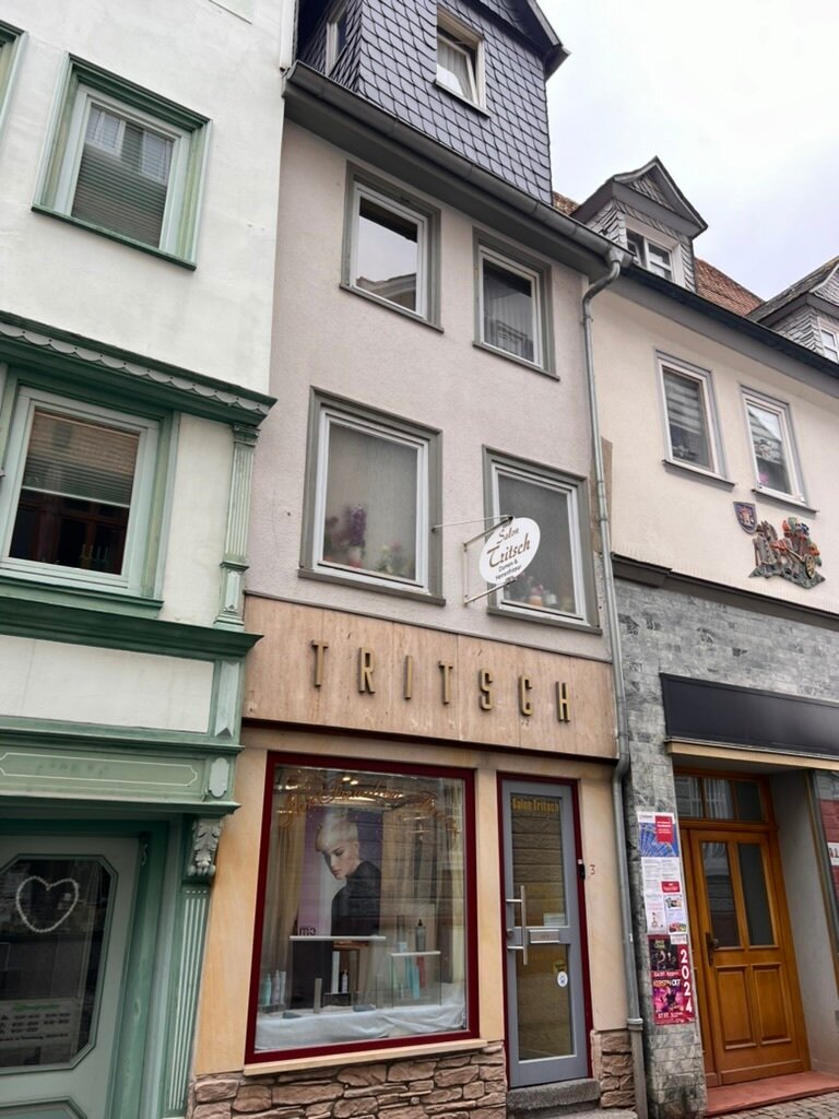 Stadthaus zum Kauf als Kapitalanlage geeignet 175.000 € 5 Zimmer 162 m²<br/>Wohnfläche 43 m²<br/>Grundstück Butzbach Butzbach 35510