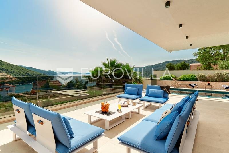 Haus zur Miete 6.000 € 4 Zimmer 360 m²<br/>Wohnfläche Trogir 21222