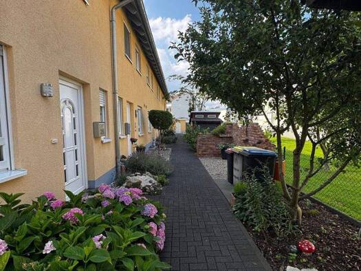 Reihenmittelhaus zum Kauf 342.000 € 4,5 Zimmer 128,5 m² 152 m² Grundstück frei ab 01.09.2027 Osthoffsgarten Schloß Neuhaus Paderborn 33104
