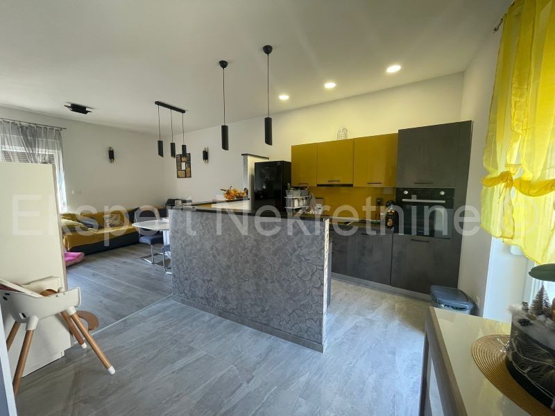 Wohnung zum Kauf 320.000 € 2 Zimmer 89 m²<br/>Wohnfläche 2.<br/>Geschoss Kastel Novi