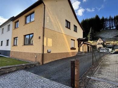 Doppelhaushälfte zum Kauf 135.000 € 7 Zimmer 165 m² 3.208 m² Grundstück Lindenberg Neuhaus-Schierschnitz 96524