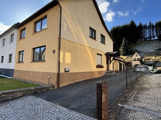 Doppelhaushälfte zum Kauf 135.000 € 7 Zimmer 165 m² 3.208 m² Grundstück Lindenberg Neuhaus-Schierschnitz 96524