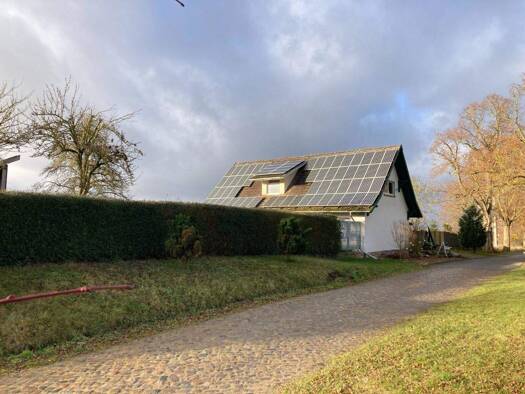 Einfamilienhaus zum Kauf 250.000 € 6 Zimmer 165 m² 2.110 m² Grundstück Hasseldorf Lindenberg 17111