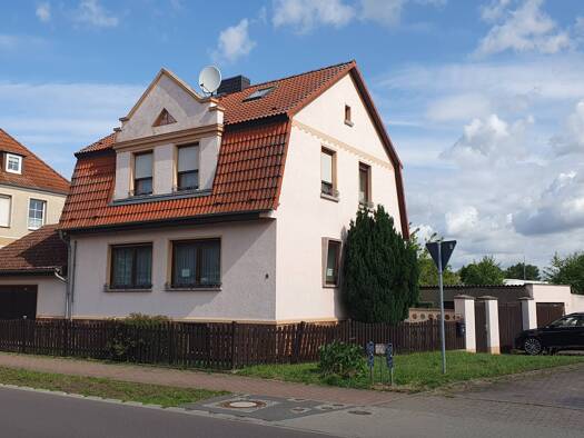 Haus zum Kauf 182.000 € 4 Zimmer 112,8 m² 592 m² Grundstück Schönwalder Chaussee 8 Tangerhütte 39517