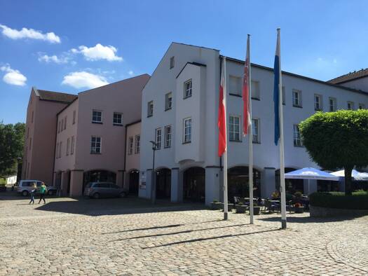 Laden zur Miete provisionsfrei 661 € 1 Zimmer 70,1 m² Verkaufsfläche Kirchenplatz 3 Simbach Simbach a.Inn 84359
