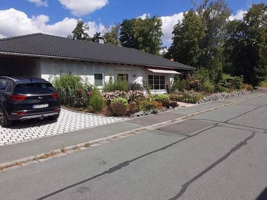 Bungalow zum Kauf 397.000 € 4 Zimmer 130 m² 1.089 m² Grundstück frei ab sofort Mittelweg 7 b Bad Steben Bad Steben 95138