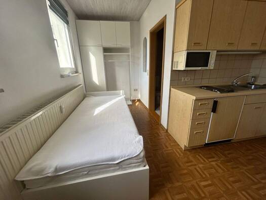 Studio zur Miete 250 € 1 Zimmer 18 m² Sedanstraße 28 Selb 95100