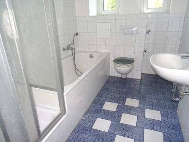 Wohnung zur Miete 290 € 2 Zimmer 55 m² 2. Geschoss frei ab sofort Werdau Werdau 08412