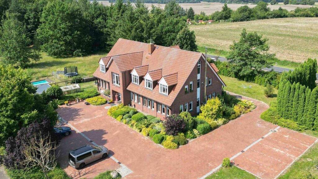 Mehrfamilienhaus zum Kauf 694.000 € 13 Zimmer 450,3 m² 17.548,3 m² Grundstück Groß Plasten 17192