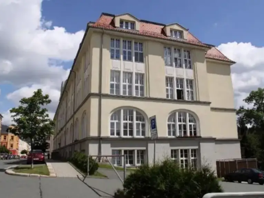 Wohnung zur Miete 240 € 2 Zimmer 52,5 m² 2. Geschoss frei ab sofort Auerbach 08209