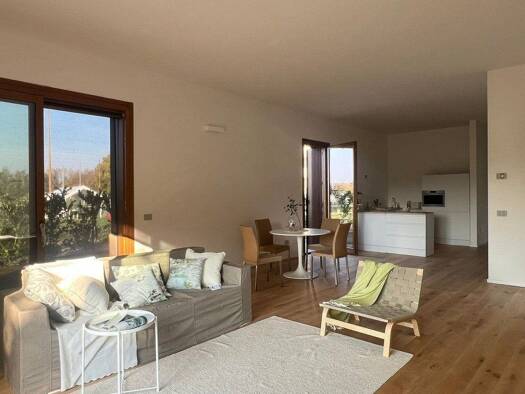 Haus zum Kauf 1.150.000 € 350 m² 3.000 m² Grundstück Reggio nell'Emilia 42123