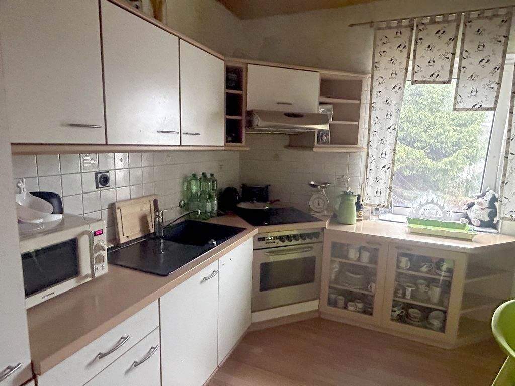 Immobilie in Bad Alexandersbad - Gepflegte 3,5-Zi-ETW mit EBK, Wintergarten, Terrasse, Gartenhaus/-anteil & Stellplatz, ruhig gelegen - Bild 3