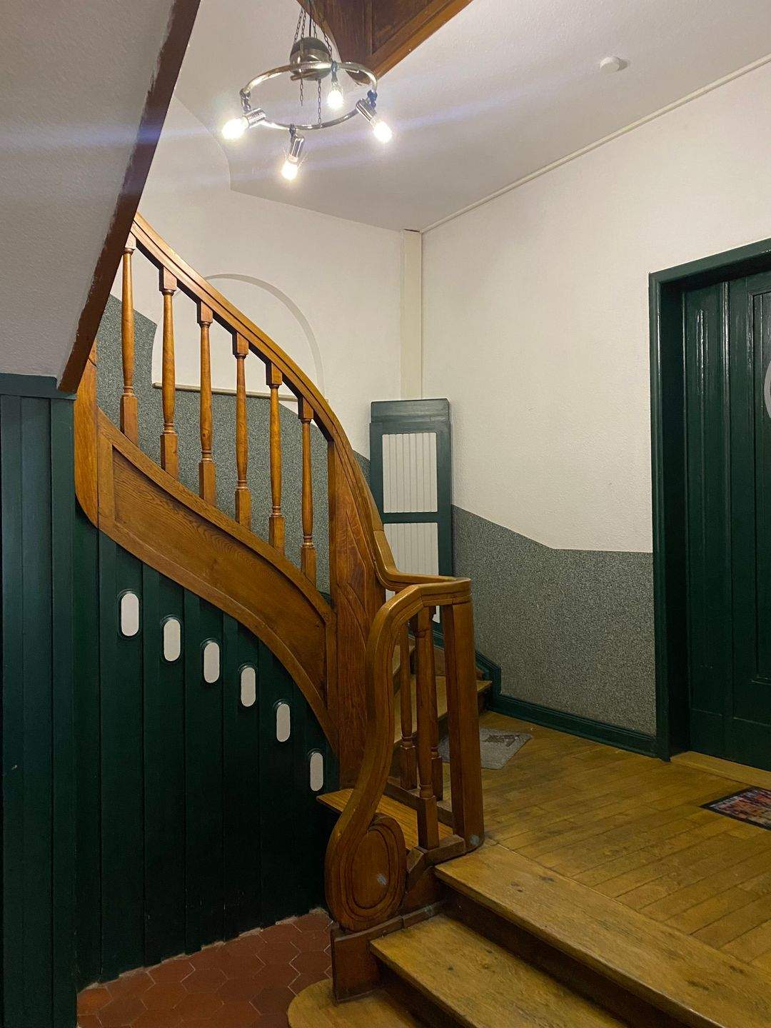 Immobilie in Nordhausen - Stilvolle 4 Raum Eigentumswohnung mit EBK, Balkon u. Gartenanteil - Bild 2