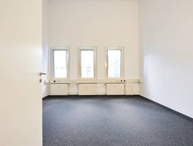 Lagerhalle zur Miete 5,50 € 11,7 m² Lagerfläche Am Hochacker 3-5 Neukeferloh Grasbrunn 85630