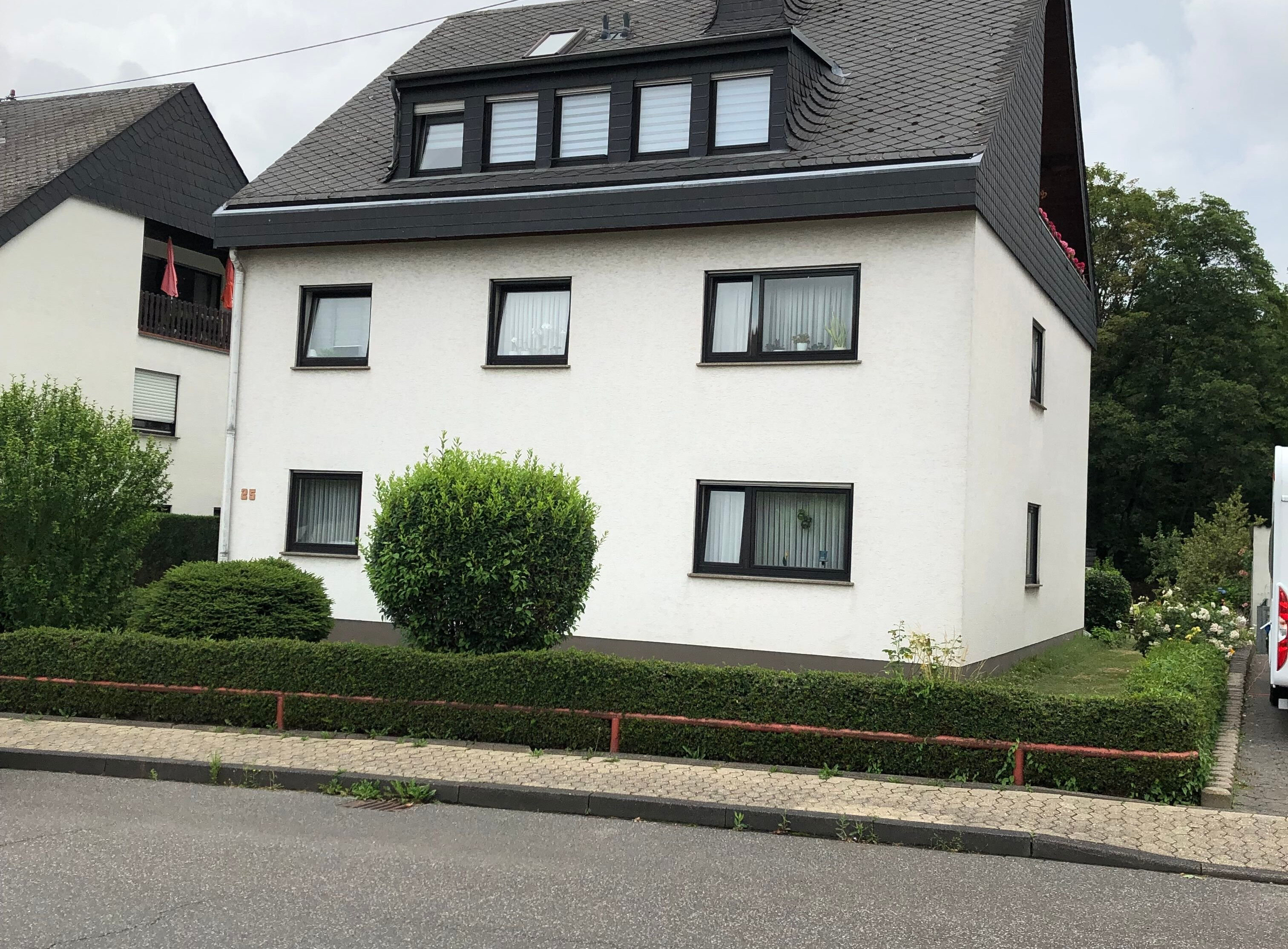 Mehrfamilienhaus zum Kauf provisionsfrei 770.000 € 11 Zimmer 324 m²<br/>Wohnfläche 856 m²<br/>Grundstück Niederfelder Weg 25 Horchheim 2 Koblenz 56076