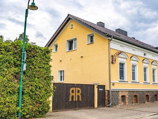 Mehrfamilienhaus zum Kauf provisionsfrei 647.000 € 9 Zimmer 265 m² 2.270 m² Grundstück Ernst-Thälmann-Str. 43 Falkenberg/Mark Falkenberg 16259