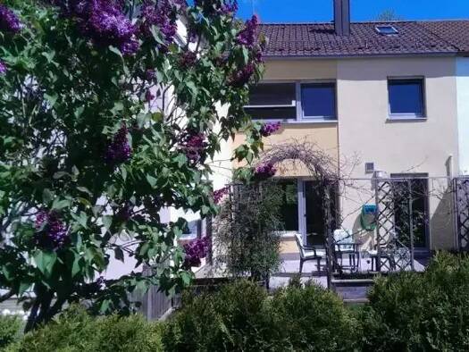 Reihenhaus zur Miete 850 € 4 Zimmer 85 m² 70 m² Grundstück frei ab sofort Frauenaurach Erlangen 91056