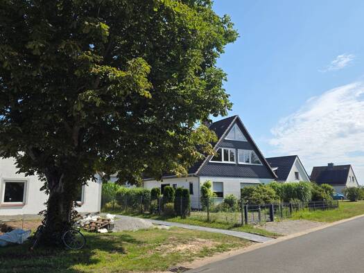 Haus zum Kauf 198.000 € 8 Zimmer 135,7 m² 2.130 m² Grundstück Nordholz Wurster Nordseeküste 27639