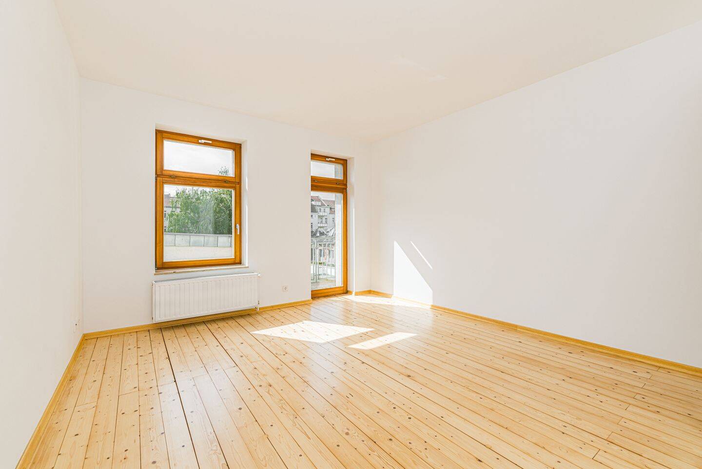 Viel Licht & Platz: 2-Zimmer-Altbauwohnung mit Ost-Balkon – Comeniusstraße 24, 4315 Leipzig – Vorschaubild 2