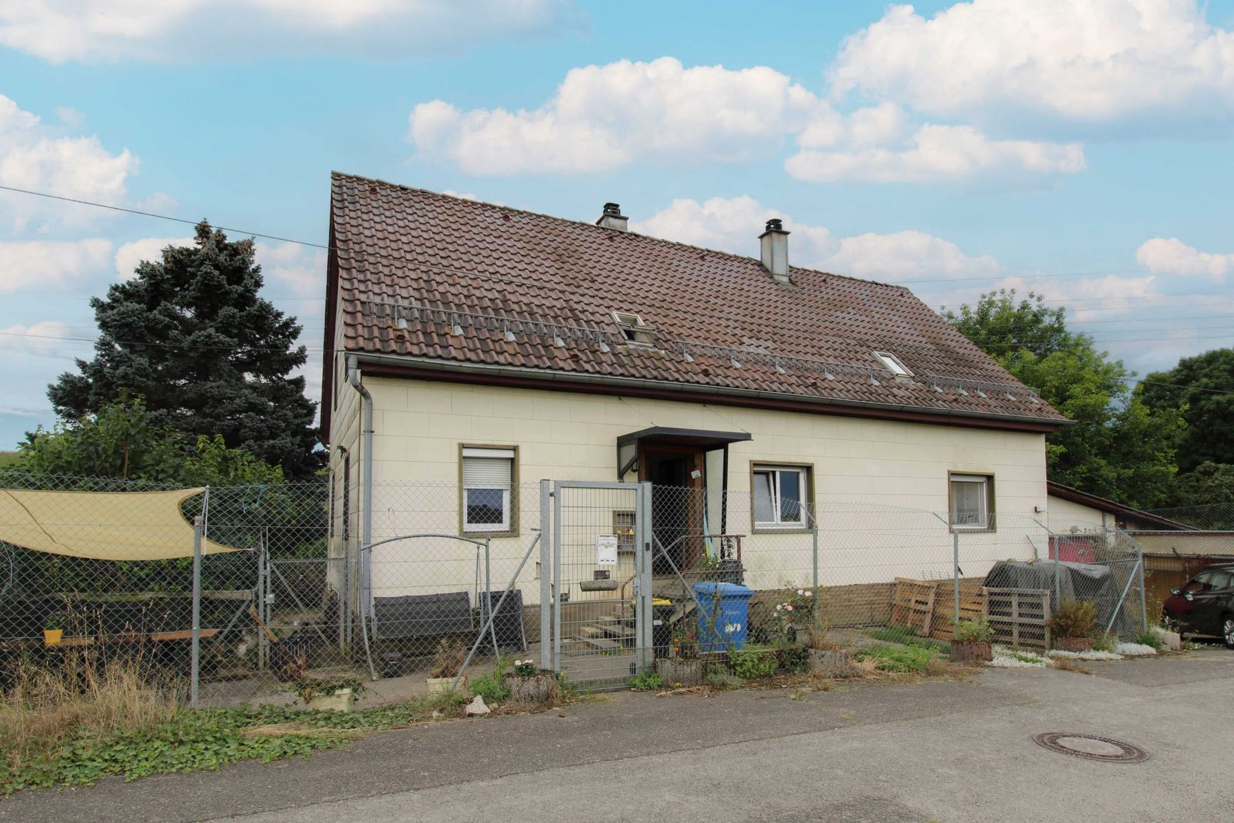 Immobilie zum Kauf als Kapitalanlage geeignet 299.000 € 8 Zimmer 170 m²<br/>Fläche 2.488,2 m²<br/>Grundstück Rottweil Rottweil 78628