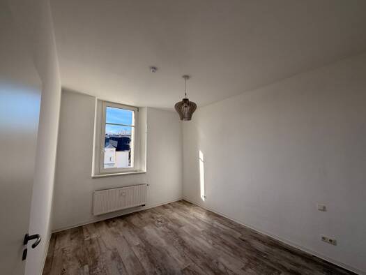 Wohnung zur Miete 544 € 2,5 Zimmer 64 m² Geschoss EG/1 frei ab sofort Obere Uferstraße 1 Rodewisch 08228