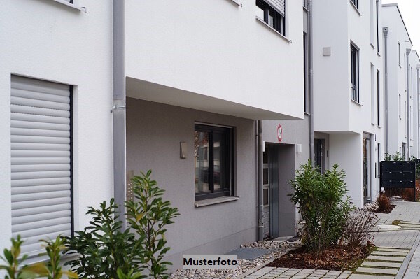 Reihenmittelhaus zum Kauf 100.000 € 3 Zimmer 72 m²<br/>Wohnfläche 218 m²<br/>Grundstück Klein Hehlen Celle 29223