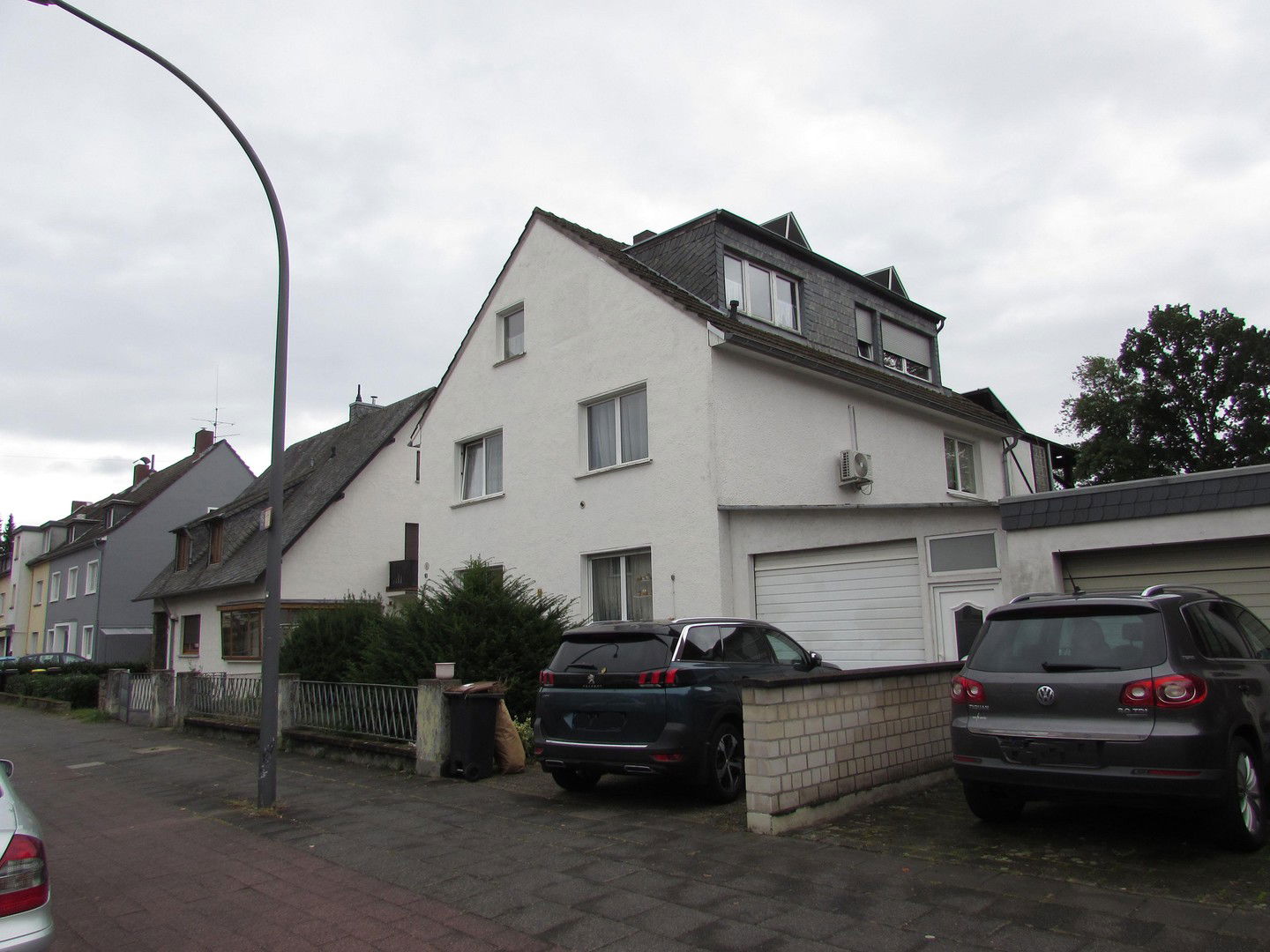 Mehrfamilienhaus zum Kauf provisionsfrei 546.000 € 10 Zimmer 252 m²<br/>Wohnfläche 665 m²<br/>Grundstück 01.10.2024<br/>Verfügbarkeit Höhenhaus Köln 51061