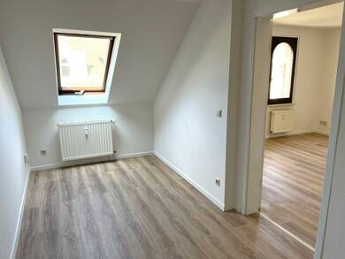 Wohnung zur Miete 228 € 2 Zimmer 38 m² Dachgeschoss, 5. Geschoss Matthesstraße 35 Schloßchemnitz Chemnitz 09113