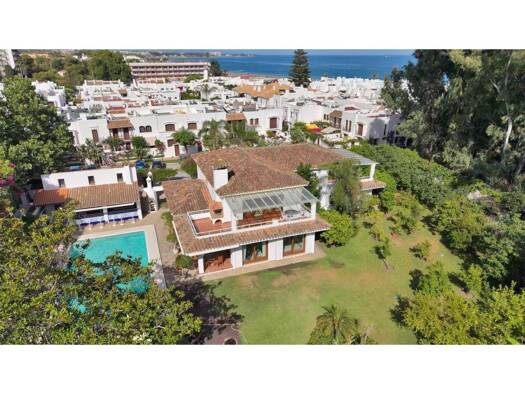 Villa zum Kauf 2.400.000 € 5 Zimmer 698 m² 1.983 m² Grundstück >Calle Támesis > Estepona 29688