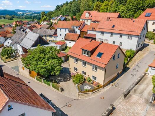 Mehrfamilienhaus zum Kauf 249.000 € 12 Zimmer 220 m² 862 m² Grundstück Flossenbürg Flossenbürg 92696