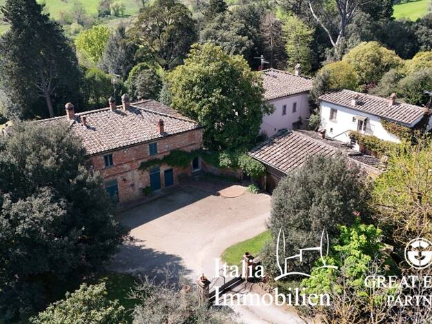 Bauernhaus zum Kauf 1.640.000 € 34 Zimmer 750 m² 27.000 m² Grundstück Foiano della Chiana 52045