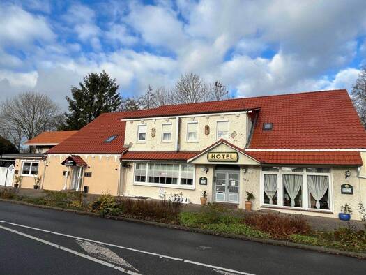 Hotel zum Kauf 690.000 € 14 Zimmer 23 Betten 1.079 m² Grundstück Hage Hage 26524
