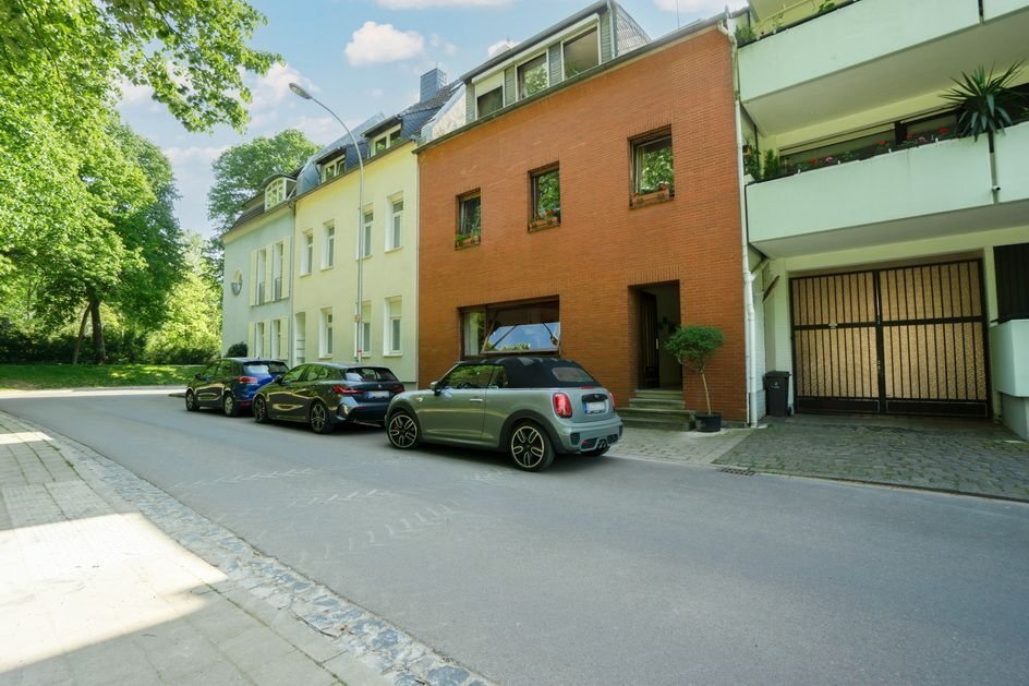 Mehrfamilienhaus zum Kauf provisionsfrei als Kapitalanlage geeignet 550.000 € 8 Zimmer 206 m²<br/>Wohnfläche 1.352 m²<br/>Grundstück Moers - Mitte Moers 47441