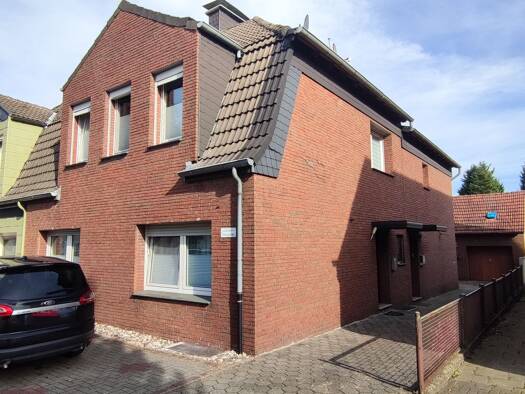 Mehrfamilienhaus zum Kauf provisionsfrei 299.990 € 7 Zimmer 174 m² 676 m² Grundstück Groß-Erkenschwick Oer-Erkenschwick 45739