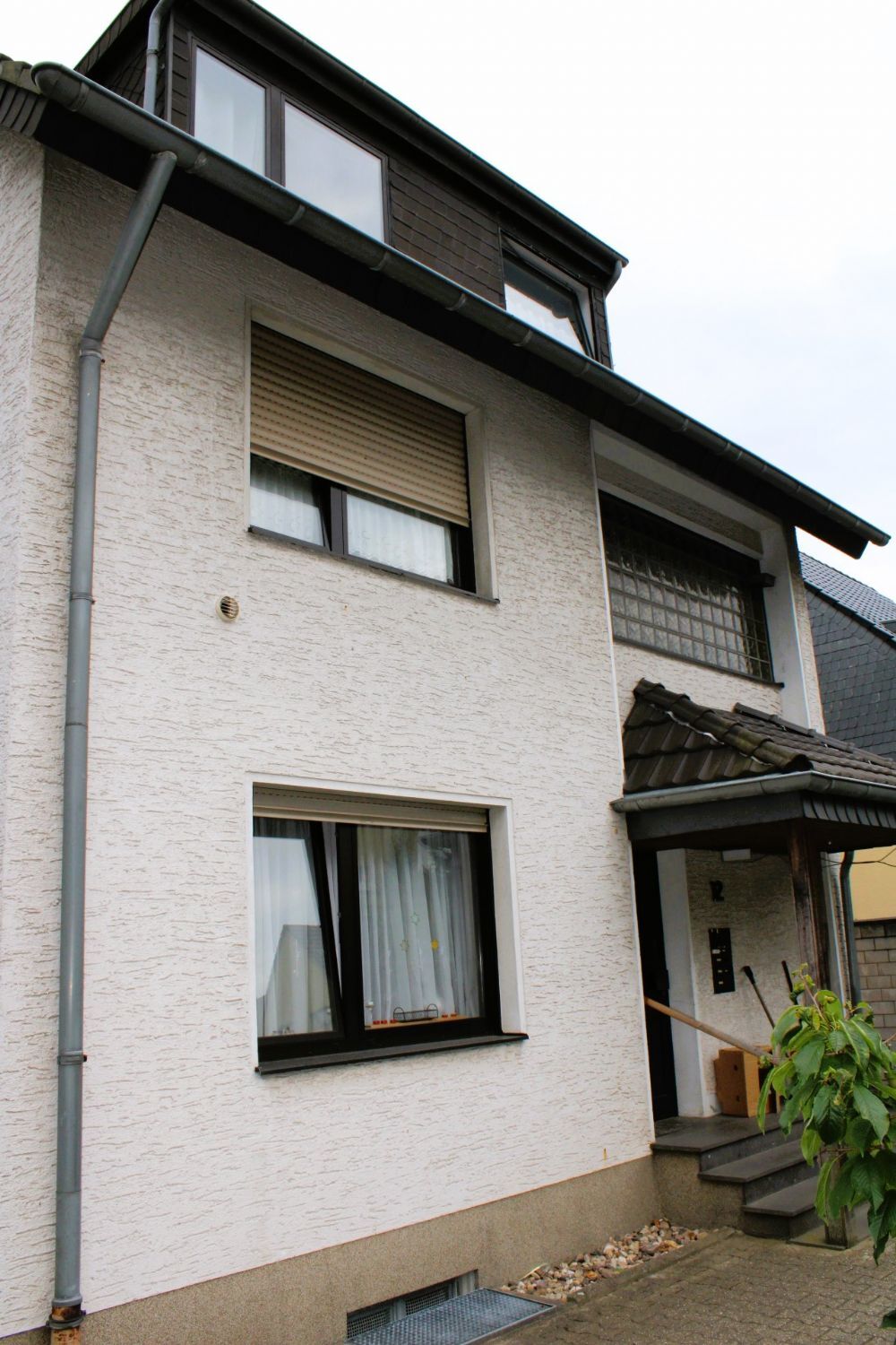 Mehrfamilienhaus zum Kauf 679.000 € 6 Zimmer 196 m²<br/>Wohnfläche 744 m²<br/>Grundstück ab sofort<br/>Verfügbarkeit Dünnwald Köln 51069