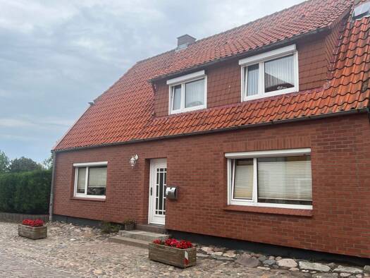 Einfamilienhaus zum Kauf provisionsfrei 370.000 € 5 Zimmer 151 m² 114 m² Grundstück Schlamerstrasse 24 Heiligenhafen 23774