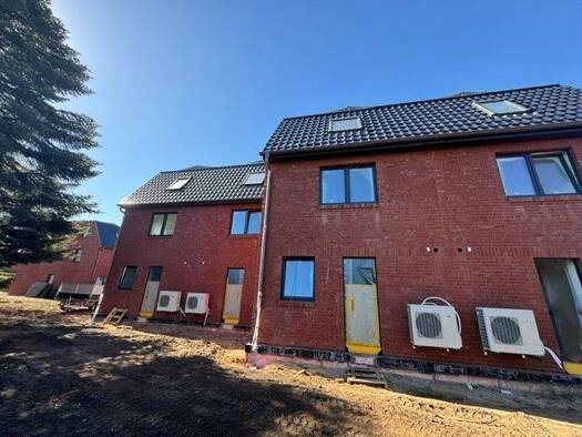 Reihenendhaus zur Miete - Erstbezug 2.430 € 5 Zimmer 127 m² 135 m² Grundstück frei ab sofort Garstedt Norderstedt 22846