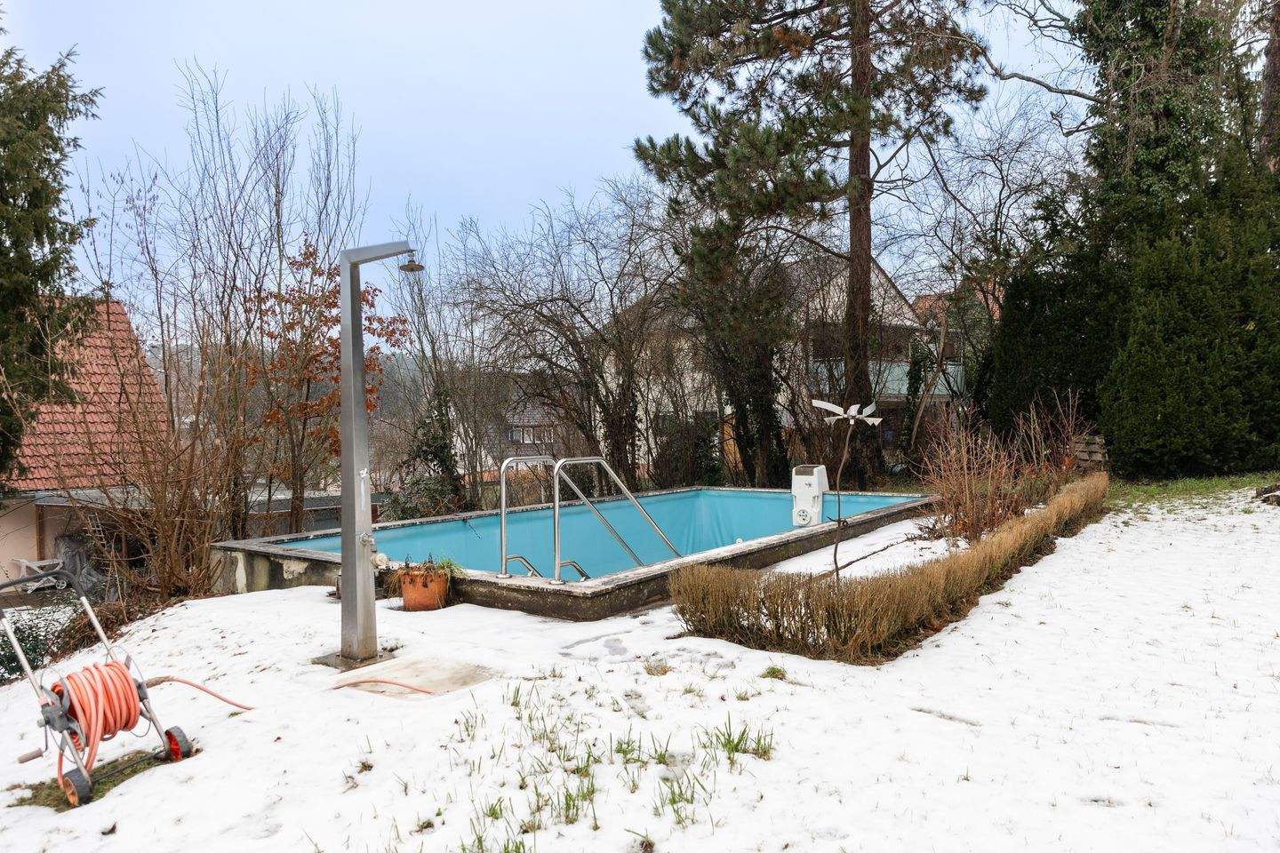 Immobilie in Schwabach - Seltene Chance in Schwabach: 1.220 m² Grundstück + EFH mit Pool, Sauna & Kamin - Bild 2