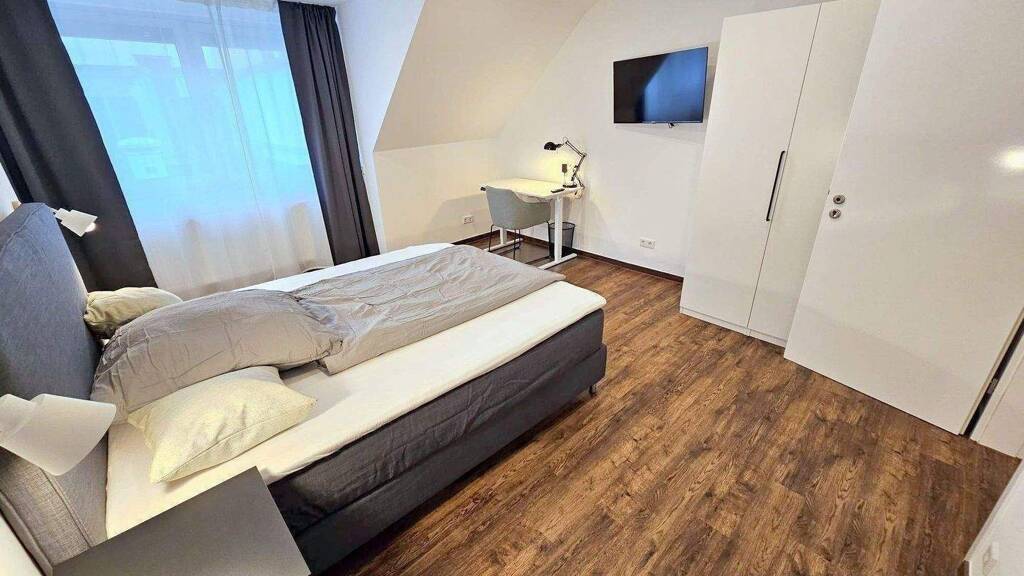 WG-Zimmer zur Miete 650 € 3 Zimmer 20 m² 4. Geschoss frei ab sofort Taunusstraße 00 HH 4.OG re Bahnhofsviertel Frankfurt am Main 60329