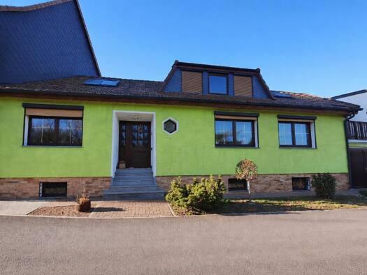 Reihenmittelhaus zum Kauf 265.000 € 10 Zimmer 180 m² 1.560 m² Grundstück Nienburg Nienburg (Saale) 06429