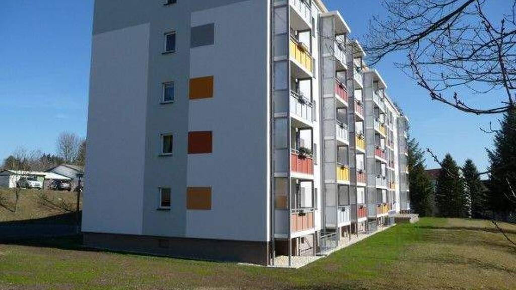 Wohnung zur Miete 200 € 3 Zimmer 54 m² Geschoss 1/5 frei ab sofort Schillerstraße 57 Adorf 08626