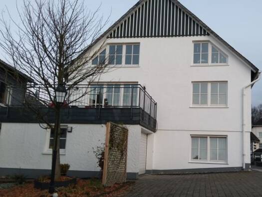 Haus zur Miete 1.590 € 7 Zimmer 245 m² frei ab sofort Bergstraße 8 Wenden 57482