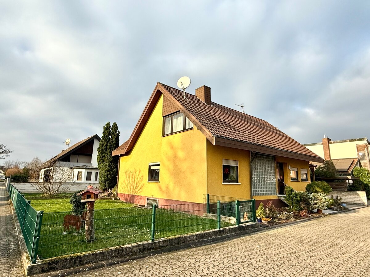 Einfamilienhaus zum Kauf 615.000 € 5,5 Zimmer 156 m²<br/>Wohnfläche 608 m²<br/>Grundstück Spöck Stutensee / Spöck 76297