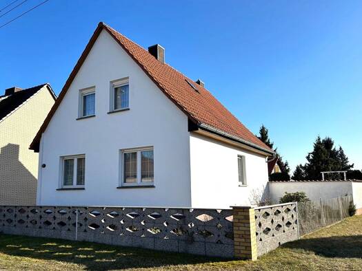 Einfamilienhaus zum Kauf 149.000 € 5 Zimmer 120 m² 1.352 m² Grundstück frei ab 01.05.2026 Gossa Muldestausee 06774
