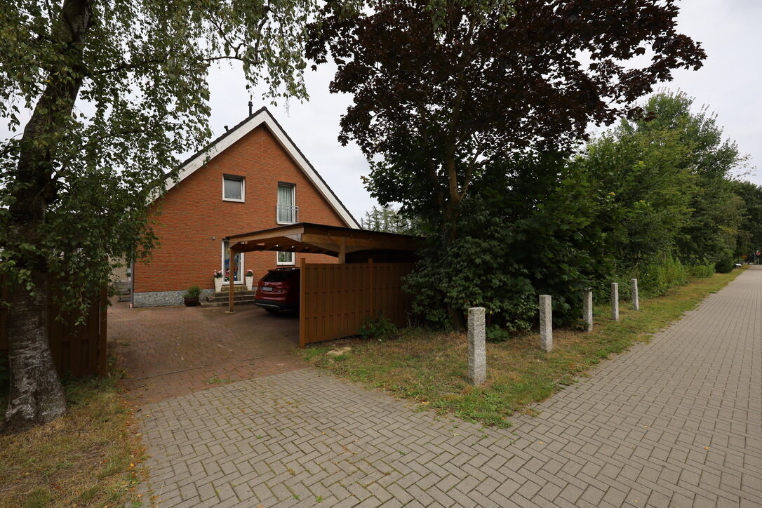 Mehrfamilienhaus zum Kauf 999.000 € 8 Zimmer 202 m²<br/>Wohnfläche 2.301 m²<br/>Grundstück ab sofort<br/>Verfügbarkeit Harksheide Norderstedt 22844