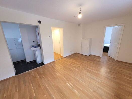 Wohnung zur Miete 690 € 2 Zimmer 36 m² 2. Geschoss frei ab sofort Obertürkheim Stuttgart 70329