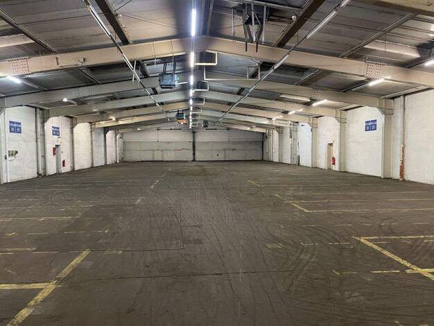 Lagerhalle zur Miete provisionsfrei 2.400 m² Lagerfläche Im Gewerbepark 1 Hunderdorf 94336